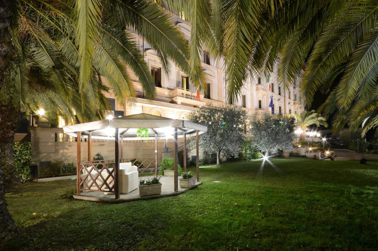 Grand Hotel Vittoria Montecatini Terme Kültér fotó